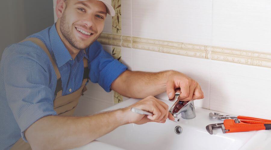 Handle or spout repair in Hardin, MO